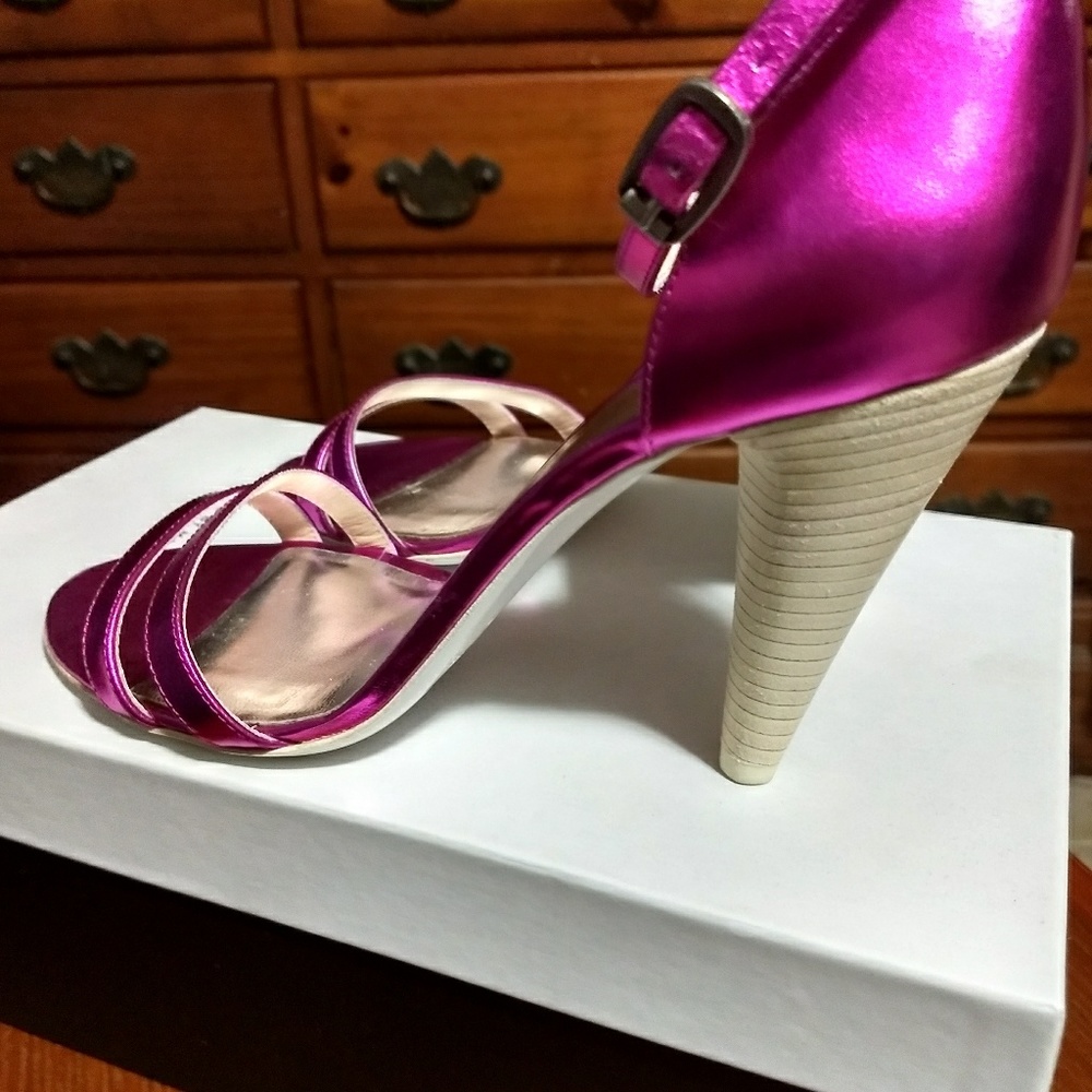 Marc Jacobs pink metallic strappy pumps. - Picture 4 of 6